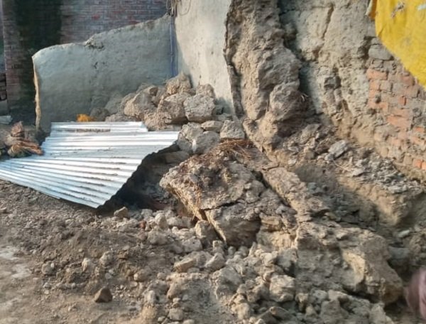 पाकुड़ में मिट्टी की दीवार गिरी, बुजुर्ग महिला की हुई मौत पाकुड़ में मिट्टी की दीवार गिरी, बुजुर्ग महिला की हुई मौत