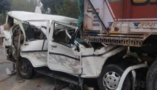 यूपी में भीषण सड़क दुर्घटना, 14 बारातियों की दर्दनाक मौत यूपी में भीषण सड़क दुर्घटना, 14 बारातियों की दर्दनाक मौत