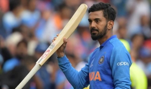 Dhoni की भूमिका निभाने को रेडी हैं KL Rahul Dhoni की भूमिका निभाने को रेडी हैं KL Rahul