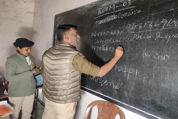 गढ़वा : छात्राएं बेधड़क करें शिकायत, होगी कार्रवाई : थाना प्रभारी गढ़वा : छात्राएं बेधड़क करें शिकायत, होगी कार्रवाई : थाना प्रभारी