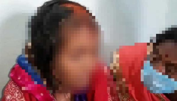 प्रेमी की शादी से भड़की प्रेमिका, FEVI KWIK से चिपका दी दुल्हन की आंखें, जमकर कूटा भी प्रेमी की शादी से भड़की प्रेमिका, FEVI KWIK से चिपका दी दुल्हन की आंखें, जमकर कूटा भी