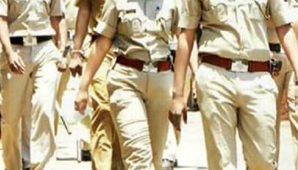 डीएसपी का बॉडीगार्ड 9 एमएम पिस्टल और 30 जिंदा गोलियां लेकर भागा डीएसपी का बॉडीगार्ड 9 एमएम पिस्टल और 30 जिंदा गोलियां लेकर भागा