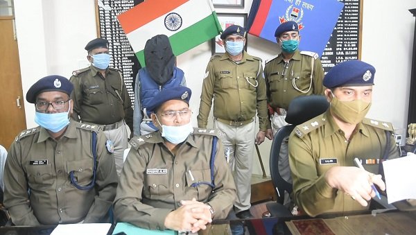 दो महीने की ही मशक्कत में गिरफ्त में आ गया खूंखार सुल्तान... खुलासा करते रांची SSP सुरेन्द्र झा दो महीने की ही मशक्कत में गिरफ्त में आ गया खूंखार सुल्तान... खुलासा करते रांची SSP सुरेन्द्र झा