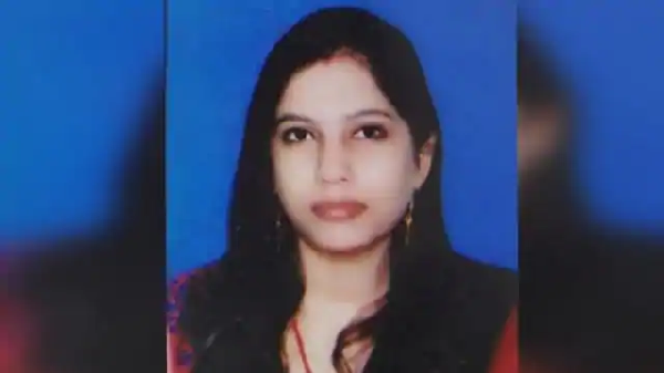 भागलपुर के पूर्व कमिश्नर की बेटी ने की खुदकुशी, सुसाइड नोट में लिखा ये... भागलपुर के पूर्व कमिश्नर की बेटी ने की खुदकुशी, सुसाइड नोट में लिखा ये...