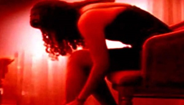 ऐसे सेक्स रैकेट का खुलासा, जिसमें लड़कियों से पहले कराते थे ये काम ...फिर ऐसे सेक्स रैकेट का खुलासा, जिसमें लड़कियों से पहले कराते थे ये काम ...फिर