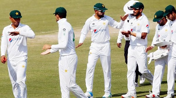 स्पिनरों ने किया कमाल, पाकिस्तान ने साउथ अफ्रीका को 7 विकेट से धोया स्पिनरों ने किया कमाल, पाकिस्तान ने साउथ अफ्रीका को 7 विकेट से धोया
