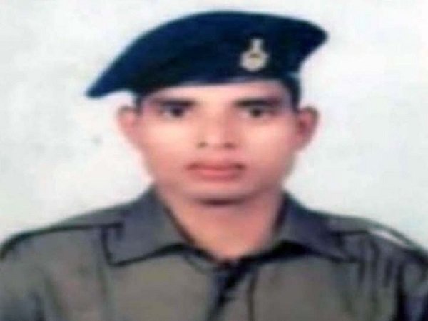 लोहरदगा में नक्सलियों ने किया आईईडी ब्लास्ट, एक जवान शहीद लोहरदगा में नक्सलियों ने किया आईईडी ब्लास्ट, एक जवान शहीद