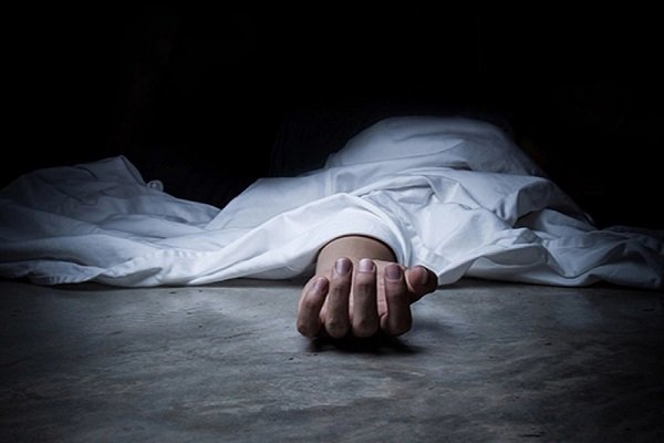 खेत में बेहोश मिली 3 दलित लड़कियां, दो की मौत, एक गंभीर, डॉक्टर ने ये बताई मौत की वजह खेत में बेहोश मिली 3 दलित लड़कियां, दो की मौत, एक गंभीर, डॉक्टर ने ये बताई मौत की वजह