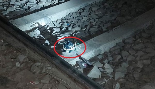 बिहार के इस स्टेशन के ट्रैक पर मिला बम, मचा हड़कंप बिहार के इस स्टेशन के ट्रैक पर मिला बम, मचा हड़कंप