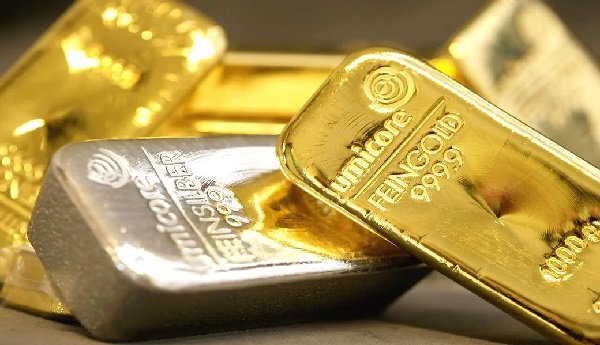 Global Market के कारण India में भी बढ़ी सोना-चांदी की चमक, जानें भाव कितने बढ़े Global Market के कारण India में भी बढ़ी सोना-चांदी की चमक, जानें भाव कितने बढ़े