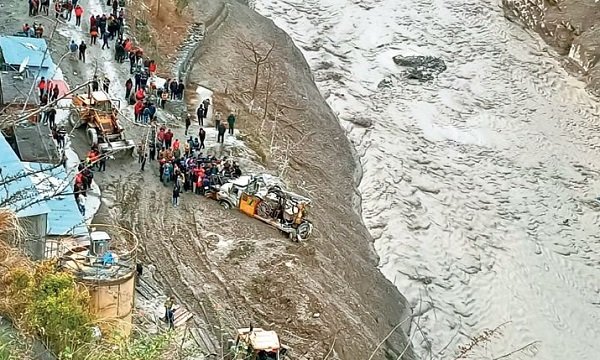 चमोली हादसा : लोहरदगा के विक्की ने 7 दिनों तक लड़ा जिंदगी से जंग, 12 वें दिन मिला शव चमोली हादसा : लोहरदगा के विक्की ने 7 दिनों तक लड़ा जिंदगी से जंग, 12 वें दिन मिला शव