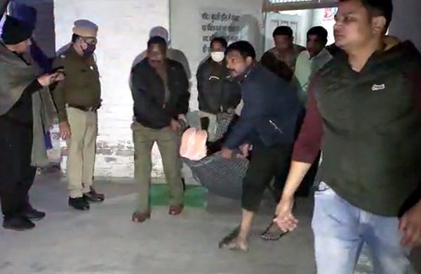 बड़ी वारदात : तीन रेसलिंग कोच और दो महिला पहलवान की गोली मारकर हत्या बड़ी वारदात : तीन रेसलिंग कोच और दो महिला पहलवान की गोली मारकर हत्या