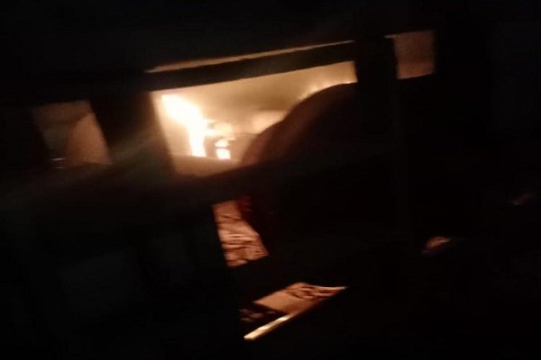 आग लगने की सूचना पर आनन-फानन में रोकी गई राजधानी एक्सप्रेस आग लगने की सूचना पर आनन-फानन में रोकी गई राजधानी एक्सप्रेस