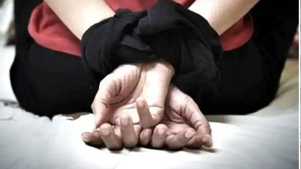 महिला को किडनैप कर किया गैंगरेप... वीडियो बनाया और अब... महिला को किडनैप कर किया गैंगरेप... वीडियो बनाया और अब...