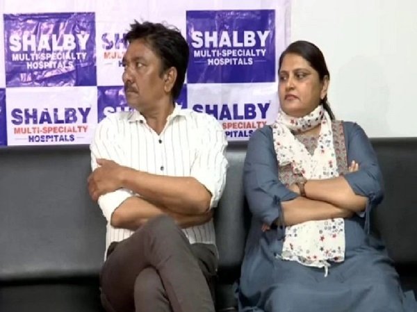 वैलेंटाइन डे पर पत्नी को किडनी डोनेट कर रहा यह शख्स, कही ये बात... वैलेंटाइन डे पर पत्नी को किडनी डोनेट कर रहा यह शख्स, कही ये बात...