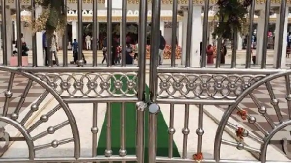पटना के इस मेडिकल कॉलेज में छात्रों का हंगामा, मरीजों और डॉक्टरों को बनाया बंधक पटना के इस मेडिकल कॉलेज में छात्रों का हंगामा, मरीजों और डॉक्टरों को बनाया बंधक