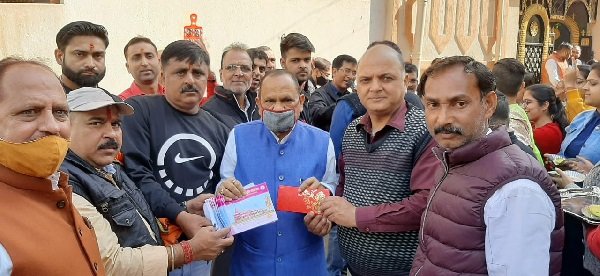 राम मंदिर निर्माण के लिए एकत्रित किया चंदा राम मंदिर निर्माण के लिए एकत्रित किया चंदा