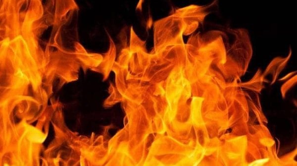 CNG पाइपलाइन में लगी भीषण आग मची अफरा तफरी CNG पाइपलाइन में लगी भीषण आग मची अफरा तफरी