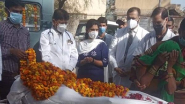 ...और मर कर भी अमर हो गया 17 साल का युवक, 5 लोगों को दिया जीवनदान ...और मर कर भी अमर हो गया 17 साल का युवक, 5 लोगों को दिया जीवनदान