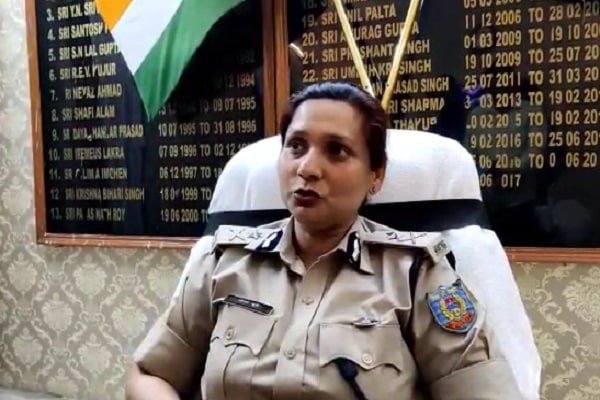 IPS प्रिया दुबे ने संभाला बोकारो जोनल आईजी का पदभार, सुनिये क्या बोलीं... (VIDEO) IPS प्रिया दुबे ने संभाला बोकारो जोनल आईजी का पदभार, सुनिये क्या बोलीं... (VIDEO)