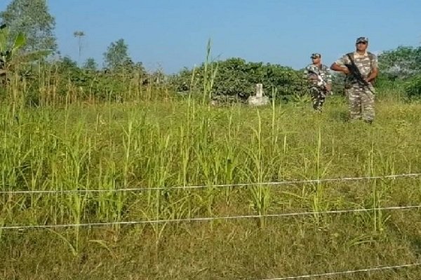 नेपाल पुलिस फायरिंग में एक भारतीय को लगी गोली, मौत, दो लापता नेपाल पुलिस फायरिंग में एक भारतीय को लगी गोली, मौत, दो लापता