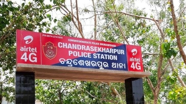 देह व्यापार का धंधा करने से किया इनकार तो पति ने प्राइवेट पार्ट में डाला ये... देह व्यापार का धंधा करने से किया इनकार तो पति ने प्राइवेट पार्ट में डाला ये...