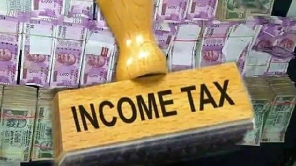 टैक्स बचाना है तो पुराने सिस्टम से बढ़ा सकते हैं पीएफ का योगदान टैक्स बचाना है तो पुराने सिस्टम से बढ़ा सकते हैं पीएफ का योगदान