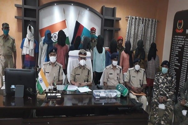 चाईबासा में IED ब्लास्ट करने वाले 10 उग्रवादी धराए, बताया कैसे कराया था विस्फोट (VIDEO) चाईबासा में IED ब्लास्ट करने वाले 10 उग्रवादी धराए, बताया कैसे कराया था विस्फोट (VIDEO)