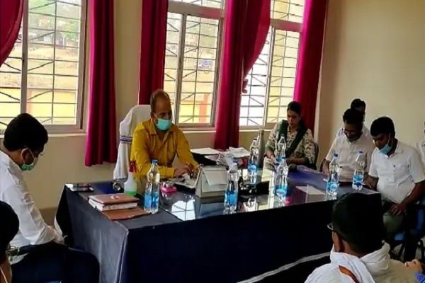 एसडीएम ने की कोरोना से सचेत रहने और भाईचारे के साथ होली मनाने की अपील एसडीएम ने की कोरोना से सचेत रहने और भाईचारे के साथ होली मनाने की अपील