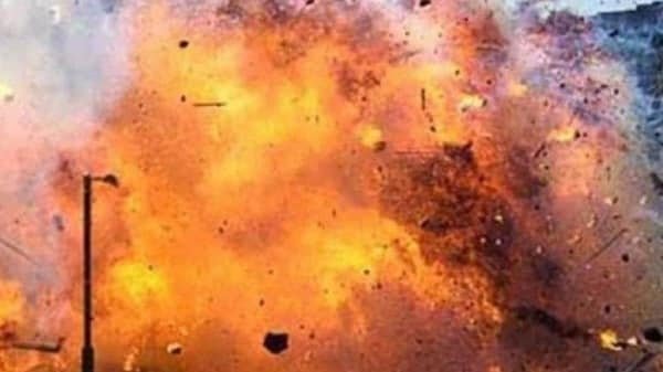 नेपाल में प्रेशर कुकर बम ब्लास्ट में 8 घायल, 3 गंभीर नेपाल में प्रेशर कुकर बम ब्लास्ट में 8 घायल, 3 गंभीर