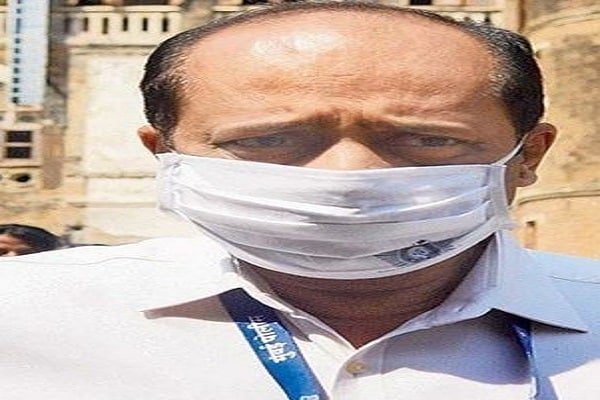 एंटीलिया केस में घिरे API सचिन वझे का वॉट्सएप स्टेटस हुआ वायरल, जानें क्या कहां एंटीलिया केस में घिरे API सचिन वझे का वॉट्सएप स्टेटस हुआ वायरल, जानें क्या कहां