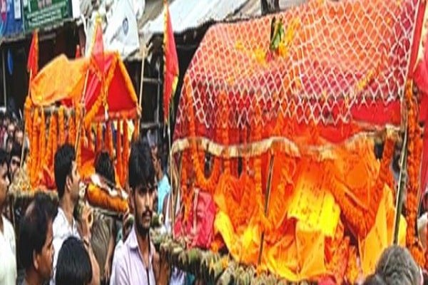 पटना में एक साथ निकली पति-पत्नी की अर्थी पटना में एक साथ निकली पति-पत्नी की अर्थी