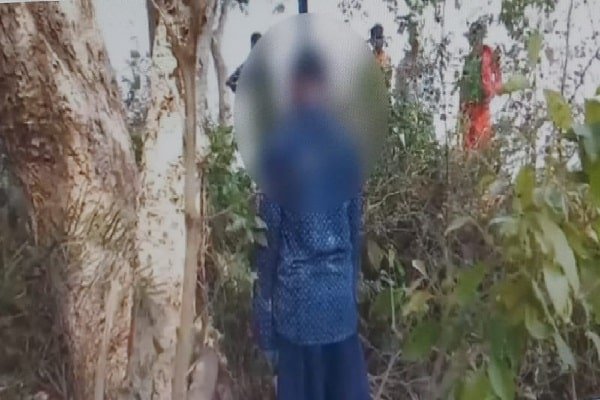 बंगाल में फंदे पर लटकता मिला भाजपा कार्यकर्ता का शव, कल है वोटिंग बंगाल में फंदे पर लटकता मिला भाजपा कार्यकर्ता का शव, कल है वोटिंग