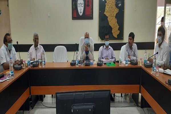 किसानों को रोजगार से जोड़ें अधिकारी : जटाशंकर चौधरी किसानों को रोजगार से जोड़ें अधिकारी : जटाशंकर चौधरी