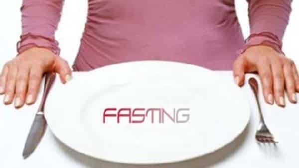 फास्टिंग में आस्था के साथ सेहत का भी रखें ध्यान, जानें कैसे फास्टिंग में आस्था के साथ सेहत का भी रखें ध्यान, जानें कैसे