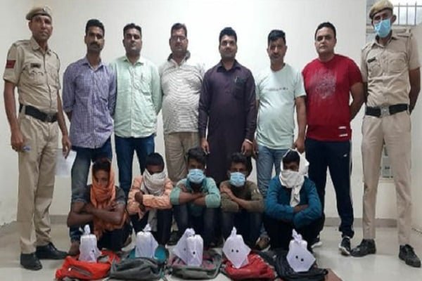 झारखंड के 5 तस्कर हरियाणा में धराए, 5 किलो अफीम भी बरामद झारखंड के 5 तस्कर हरियाणा में धराए, 5 किलो अफीम भी बरामद