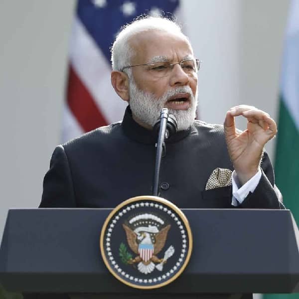 कोरोना संकट के कारण मोदी सरकार को बदलनी पड़ी 16 साल पुरानी नीति, जाने क्यों कोरोना संकट के कारण मोदी सरकार को बदलनी पड़ी 16 साल पुरानी नीति, जाने क्यों