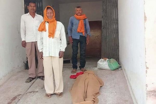Accident : नशे में धुत 4 युवक एक बाइक पर निकले घूमने, 2 की मौत Accident : नशे में धुत 4 युवक एक बाइक पर निकले घूमने, 2 की मौत