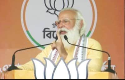 बंगाल के तारकेश्वर में पीएम मोदी ने ममता बनर्जी पर साधा निशाना बंगाल के तारकेश्वर में पीएम मोदी ने ममता बनर्जी पर साधा निशाना