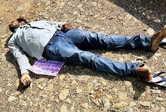 पुलिस के लिए करते हो मुखबिरी...इतना कह माओवादियों ने सीने में उतार दी गोली पुलिस के लिए करते हो मुखबिरी...इतना कह माओवादियों ने सीने में उतार दी गोली