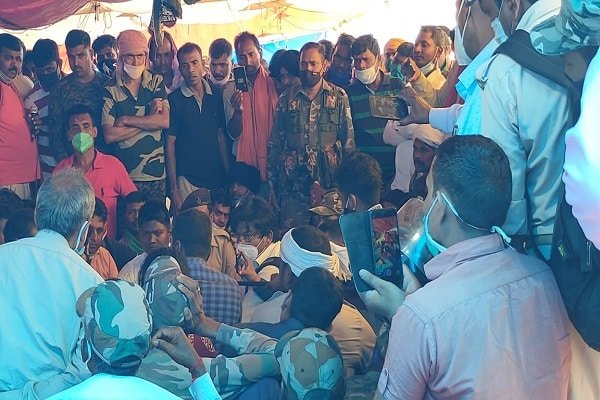 15 हजार # HomeGuard जवान आज देंगे गिरफ्तारी, जानिये क्या है मामला... (VIDEO) 15 हजार # HomeGuard जवान आज देंगे गिरफ्तारी, जानिये क्या है मामला... (VIDEO)