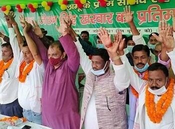 गढ़वा में दो दर्जन से अधिक लोगों ने थामा झामुमो का दामन गढ़वा में दो दर्जन से अधिक लोगों ने थामा झामुमो का दामन