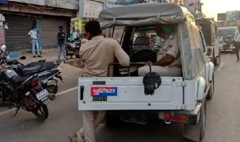 बदमाशों का आतंक, हथियार के बल पर दिनदहाड़े लूटे 7 लाख बदमाशों का आतंक, हथियार के बल पर दिनदहाड़े लूटे 7 लाख