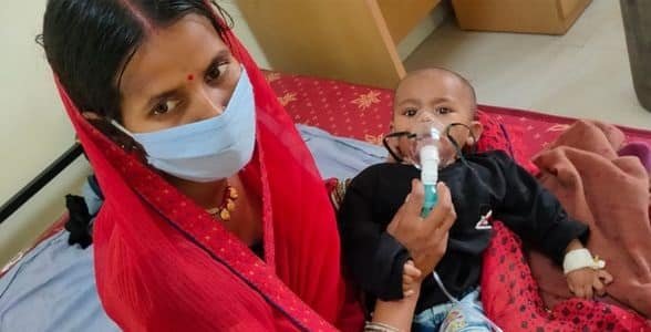 ममता से हारा कोरोना, DMCH में भर्ती संक्रमित बच्चे को दूध पिलाने लगी मां ममता से हारा कोरोना, DMCH में भर्ती संक्रमित बच्चे को दूध पिलाने लगी मां