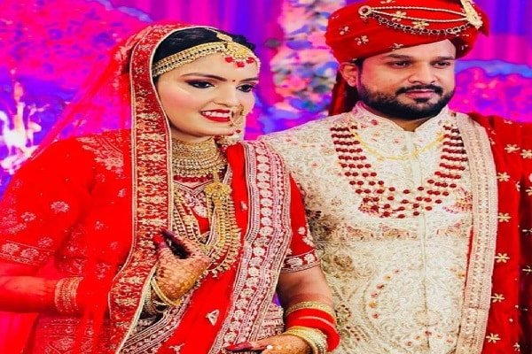 वैशाली पांडे के हुए भोजपुरी स्टार रितेश पांडे, देखें शादी की खूबसूरत तस्वीरें वैशाली पांडे के हुए भोजपुरी स्टार रितेश पांडे, देखें शादी की खूबसूरत तस्वीरें