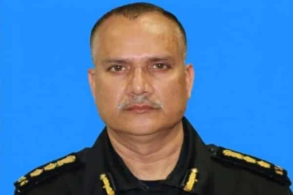 BREAKING: NSG के ग्रुप कमांडर बीके झा को भी नहीं मिला अस्पताल में बेड, रास्ते में तोड़ा दम BREAKING: NSG के ग्रुप कमांडर बीके झा को भी नहीं मिला अस्पताल में बेड, रास्ते में तोड़ा दम