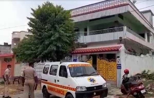 #Dhanbad : किरायेदार ने पत्नी के साथ मिलकर पहले लूटा, फिर ऐसे कर दी हत्या #Dhanbad : किरायेदार ने पत्नी के साथ मिलकर पहले लूटा, फिर ऐसे कर दी हत्या