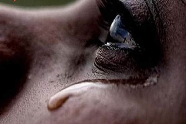 STF जवान ने की नाबालिग से छेड़खानी, पीड़िता ने रो-रोकर बतायी पूरी कहानी... STF जवान ने की नाबालिग से छेड़खानी, पीड़िता ने रो-रोकर बतायी पूरी कहानी...