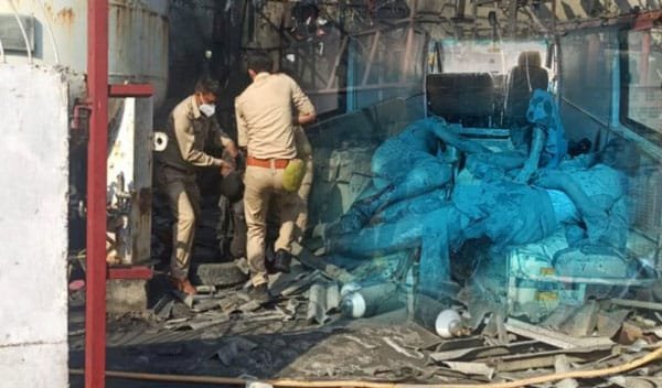 Breaking : लखनऊ के Oxygen Plant में Blast, 2 की मौत, कई जख्मी Breaking : लखनऊ के Oxygen Plant में Blast, 2 की मौत, कई जख्मी