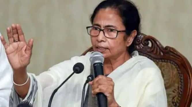 कोरोना को लेकर एक्शन में ममता, पीएम मोदी को लेटर लिख मांगी ये चीजें कोरोना को लेकर एक्शन में ममता, पीएम मोदी को लेटर लिख मांगी ये चीजें
